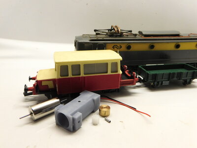 micromotor HJ001C Jouef NS 1300, Renfe CC 7600, SNCF 141 P Mikado, 141 R, 241 P, 2D2 5500, 2D2 9100, 4-6-2 K, BB 66000, BB 67000, BB 9200, CC 1800, CC 21000, CC 40100, CC 6500, CC 70000, CC 7100, CC 72000, DU 65, Pacific 3.1200 NORD, Z 5100 Budd micromotor HJ001C Jouef NS 1300, Renfe CC 7600, SNCF 141 P Mikado, 141 R, 241 P, 2D2 5500, 2D2 9100, 4-6-2 K, BB 66000, BB 67000, BB 9200, CC 1800, CC 21000, CC 40100, CC 6500, CC 70000, CC 7100, CC 72000, DU 65, Pacific 3.1200 NORD, Z 5100 Budd